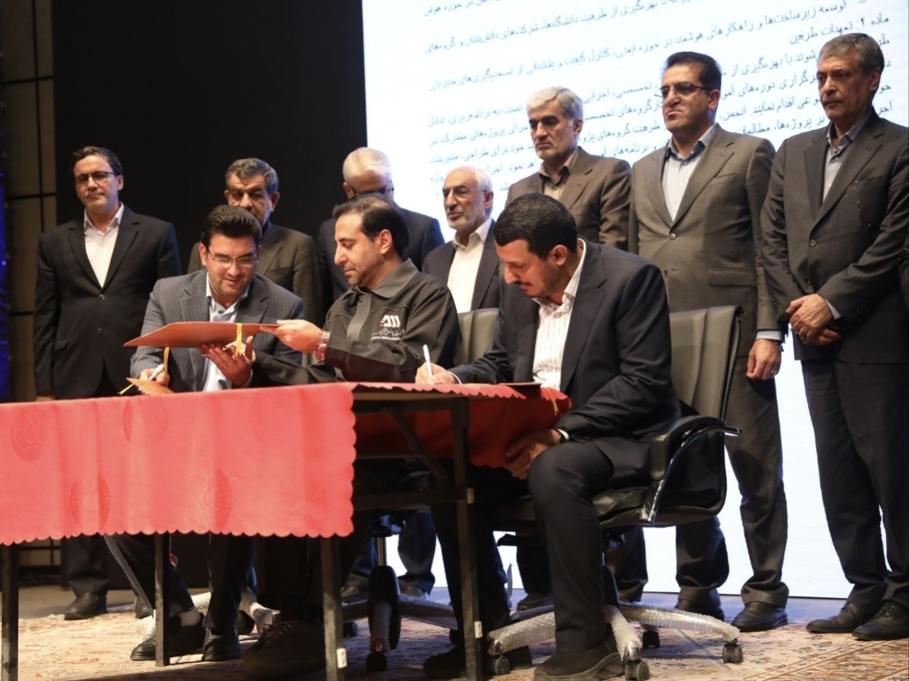امضا تفاهم نامه همکاری سه جانبه با موضوع هوش مصنوعی
